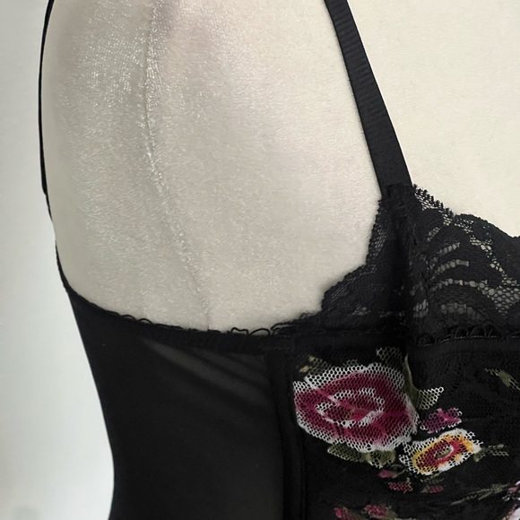 Floral Lace Corset Top - Picture 11 of 11